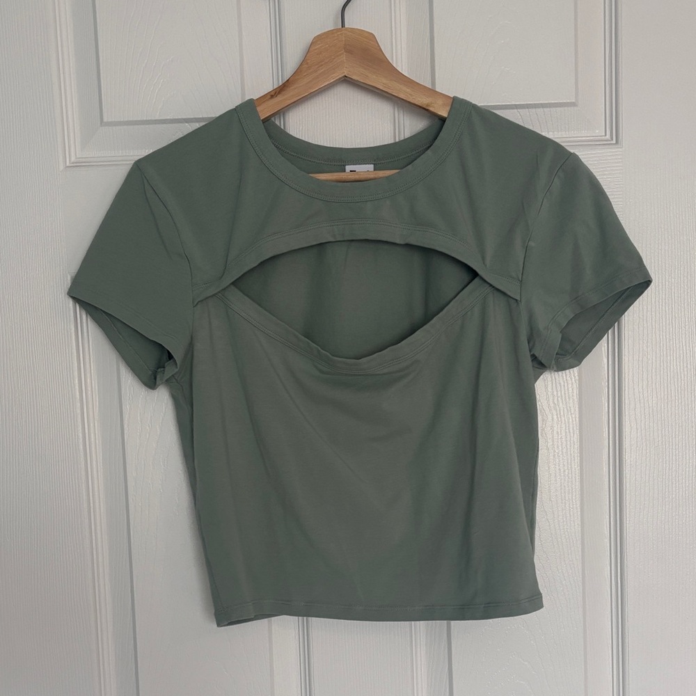 Aritzia TNA chill costa cropped tshirt